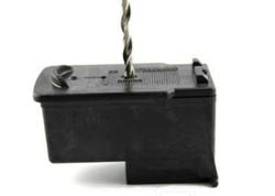 Просверлите отверстие для заправки в картридже Canon CL-441.