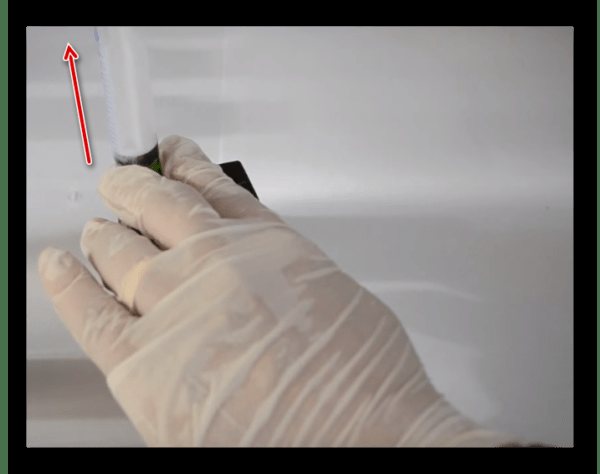 Создайте вакуум с помощью шприца